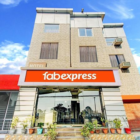 Fabexpress Grand Almada Otel Bijnaur Dış mekan fotoğraf